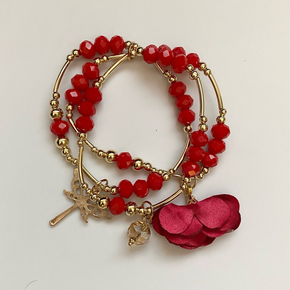 Plated Gold Flower Fin De Semana Bracelets